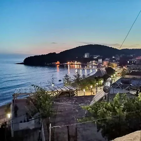 Dina's * Himare