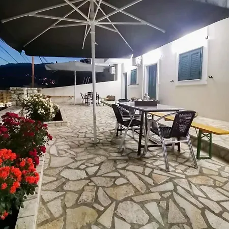 Apartment Dina's Himarë