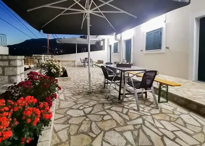 Apartment Dina's Himarë
